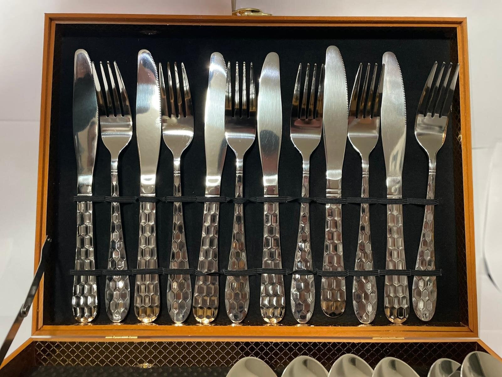 Mirror Polishing Stainless Steel Flatware Set Of 24 pcs ( SILVER ).