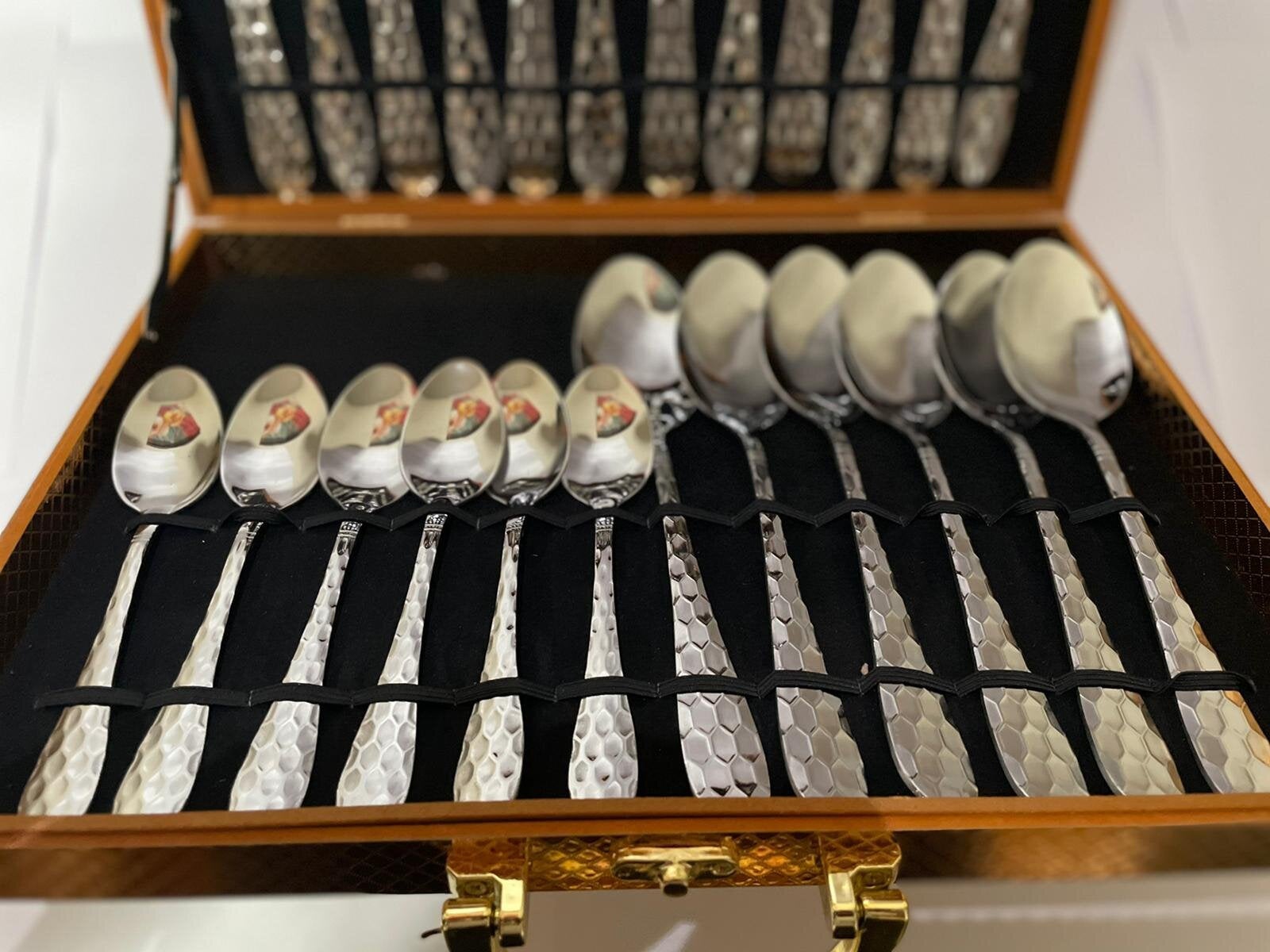 Mirror Polishing Stainless Steel Flatware Set Of 24 pcs ( SILVER ).