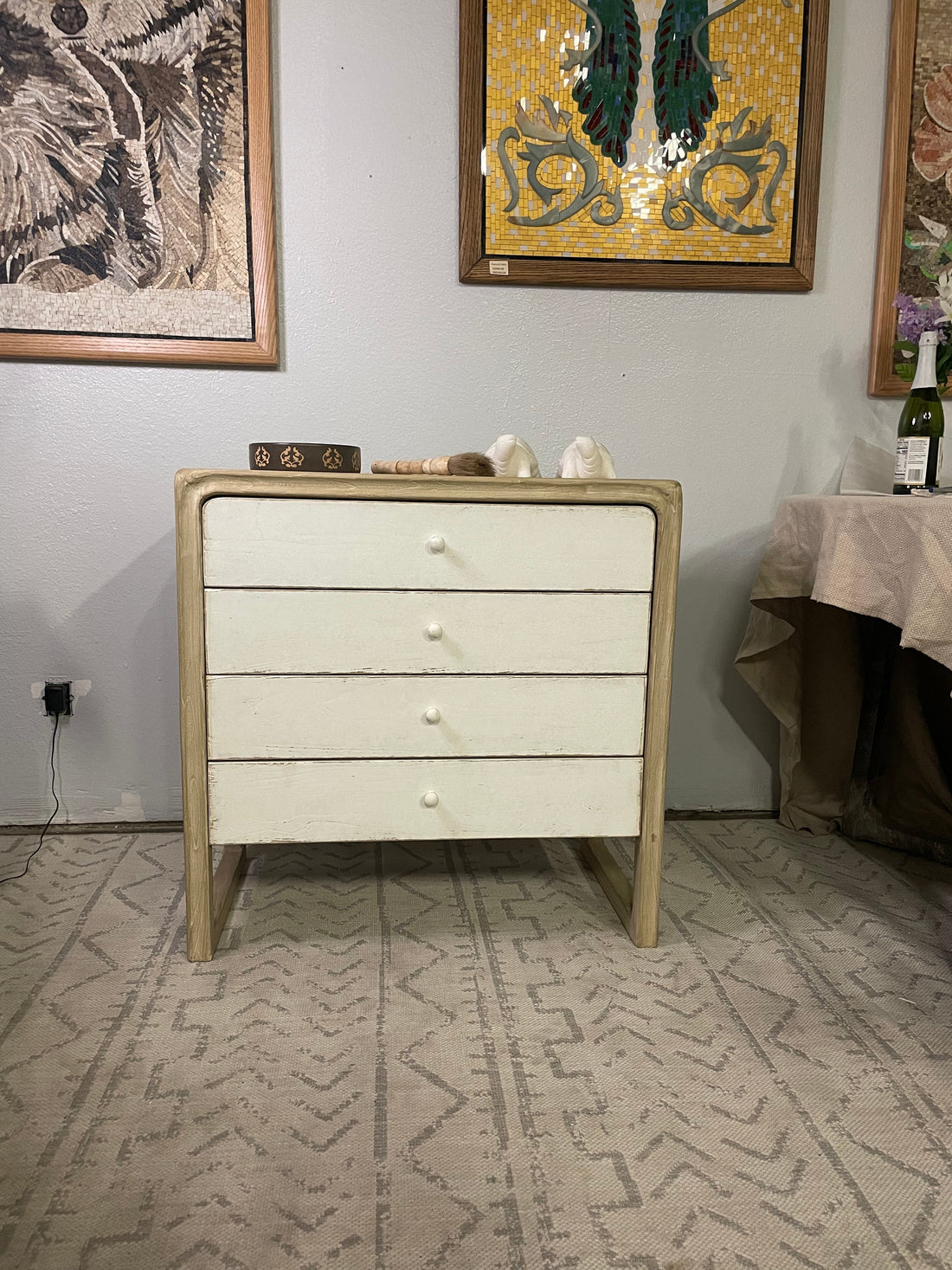 Ming Dresser 4 Drawers Antique Off White 31x18x32H