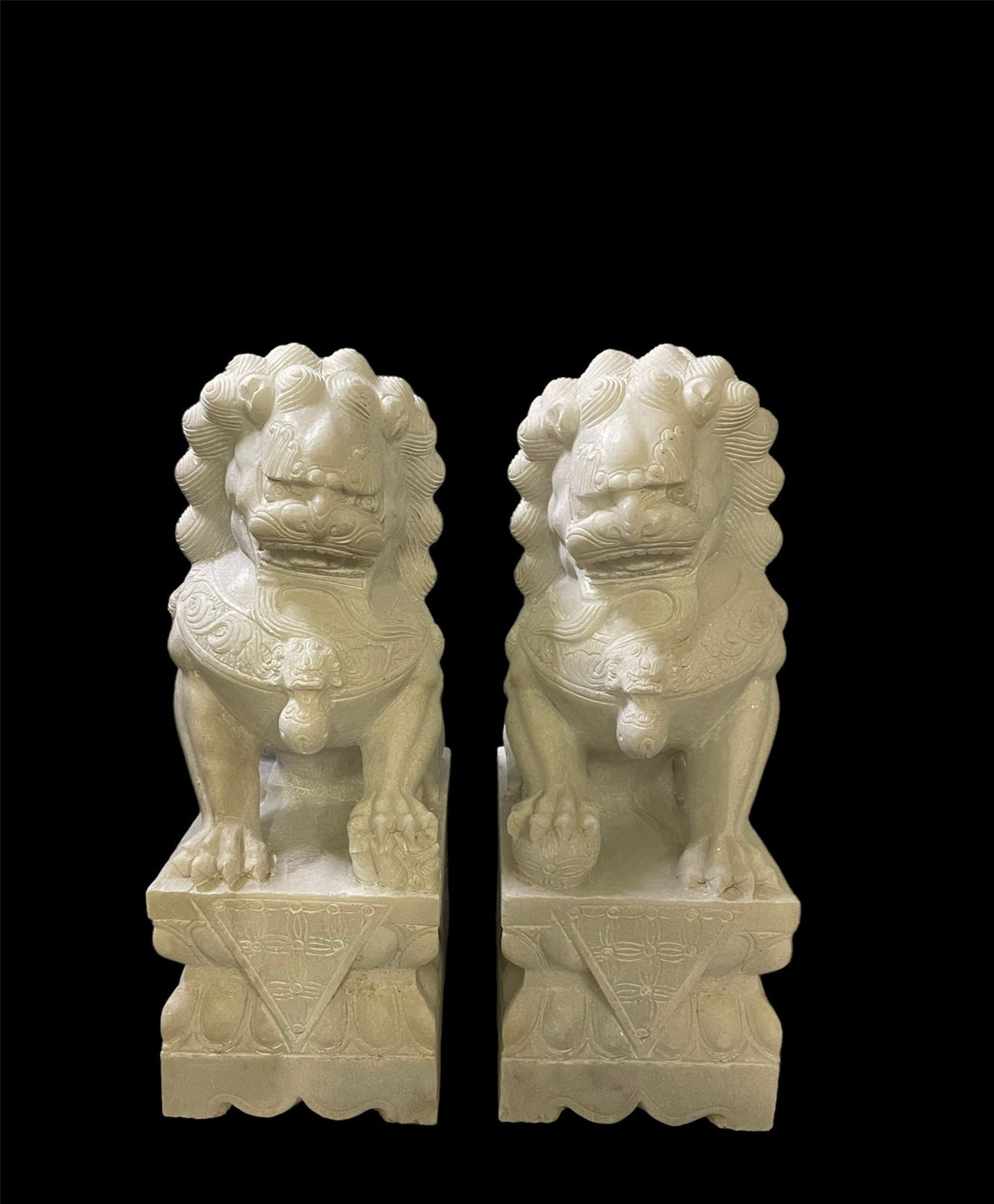 White Marble Guardian Lion / Multiple sizes